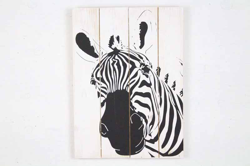 Skilt med motiv af Zebra fra Idalund Design. Håndlavet af genbrugstræ. 33x46 cm.