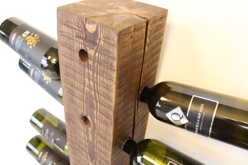 Vinholder til gulv med plads til 20 flasker. fra Idalund Design Dansk produceret af genbrugstræ.