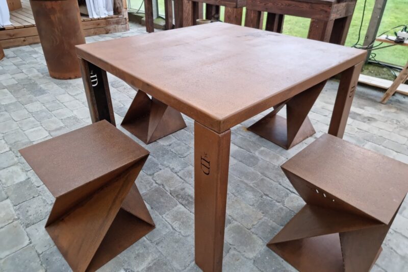 Charleston bord-bænkesæt i cortenstål - Idalund Design
